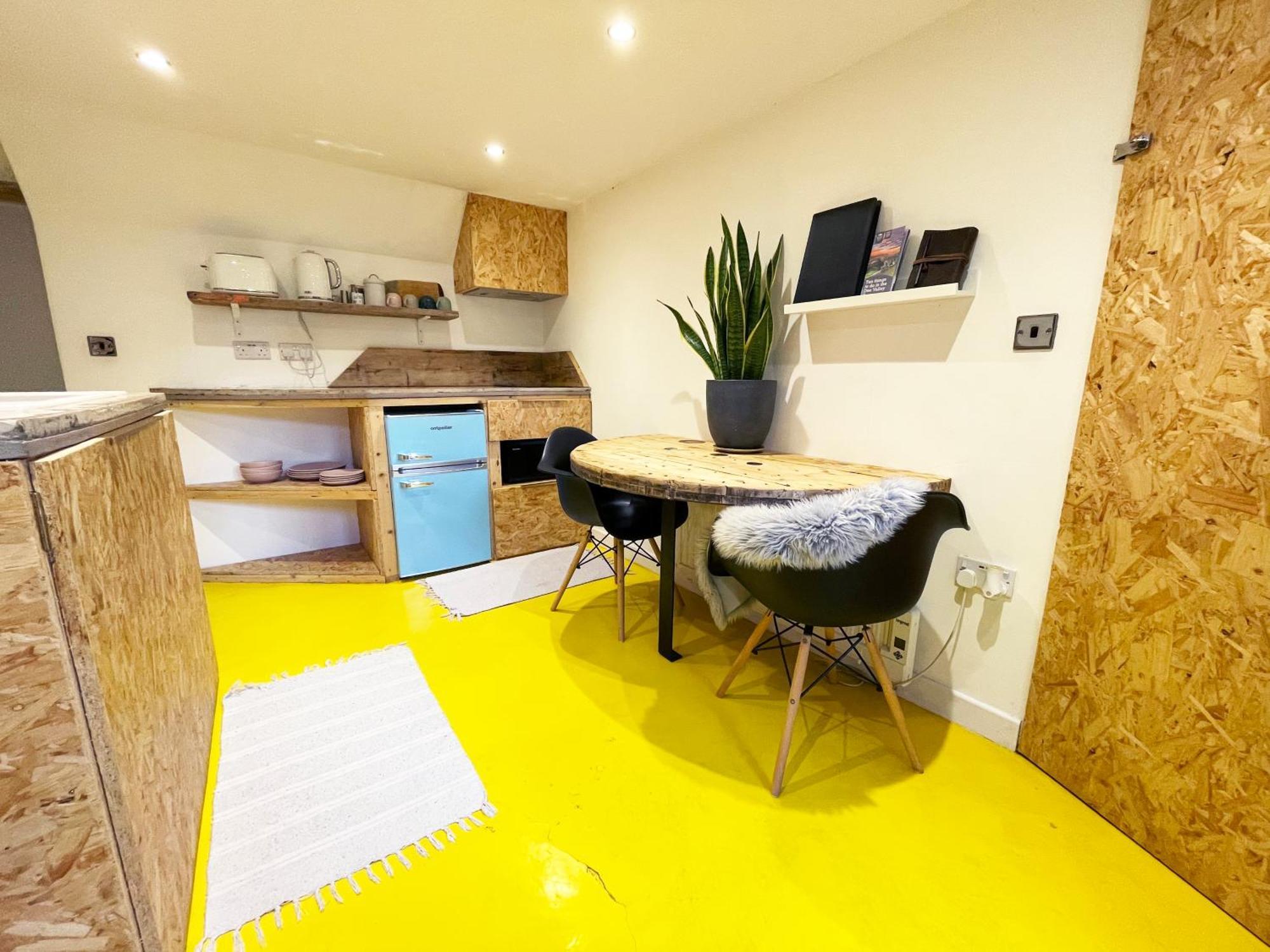 Fern Studio 1 Bedroom Apartment Лланголлен Экстерьер фото
